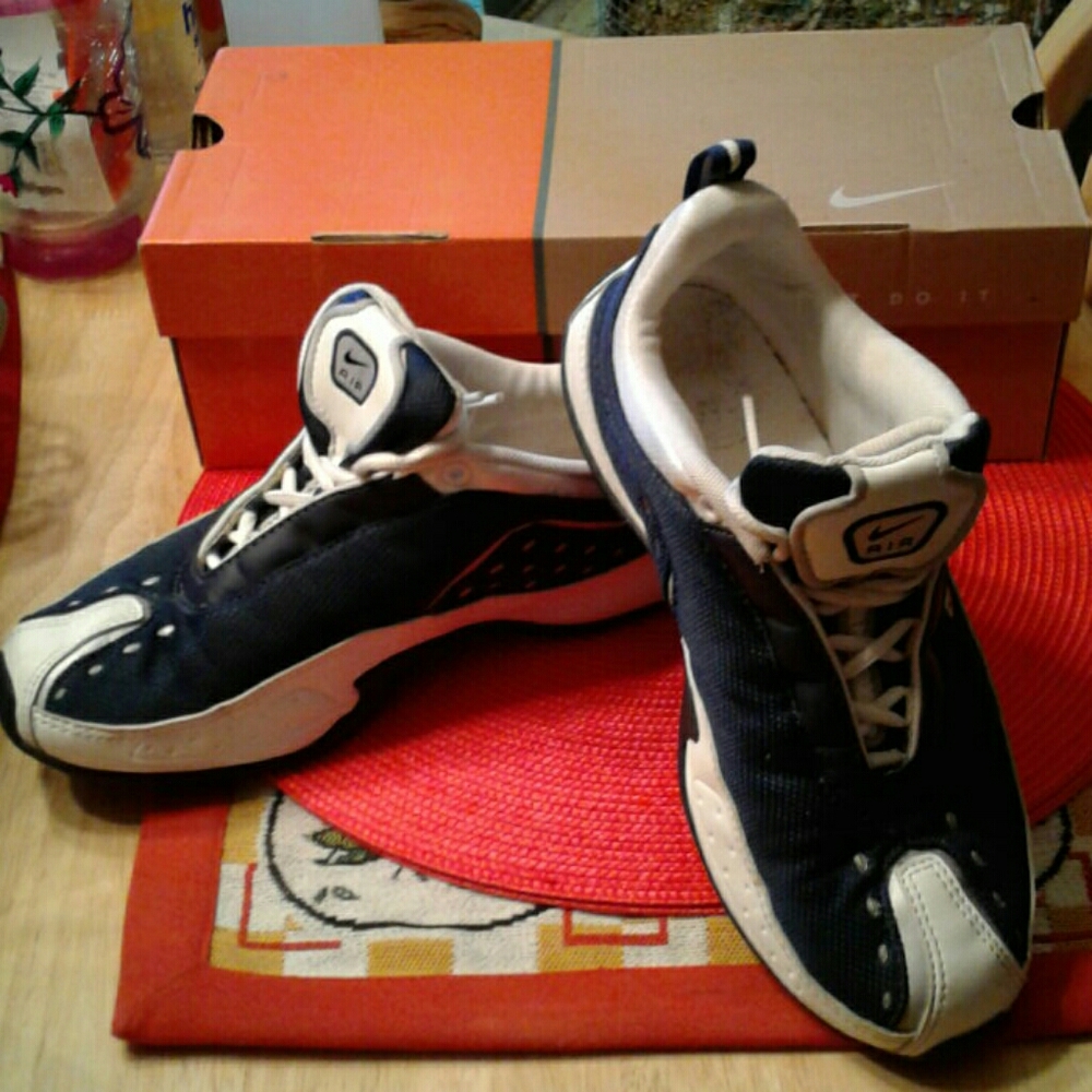 Nike Lady's Air Santiago Athletic Shoes